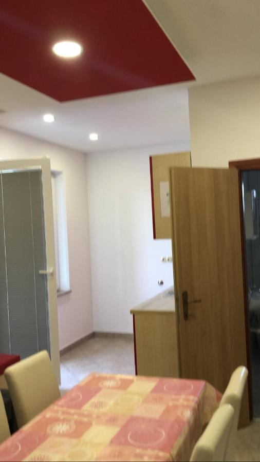 Miro Apartmani Ražanac エクステリア 写真