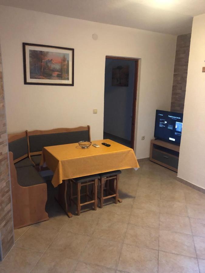 Miro Apartmani Ražanac エクステリア 写真